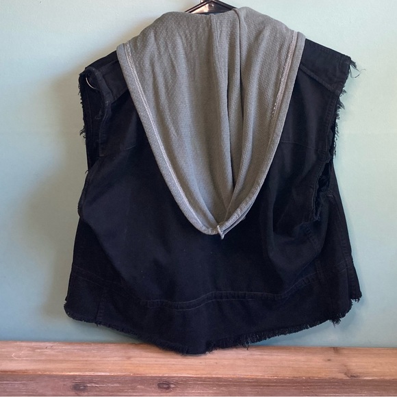 R&R Surplus Vintage style French Ruffle Cropped Hooded Sleeveless Vest - Picture 5 of 5